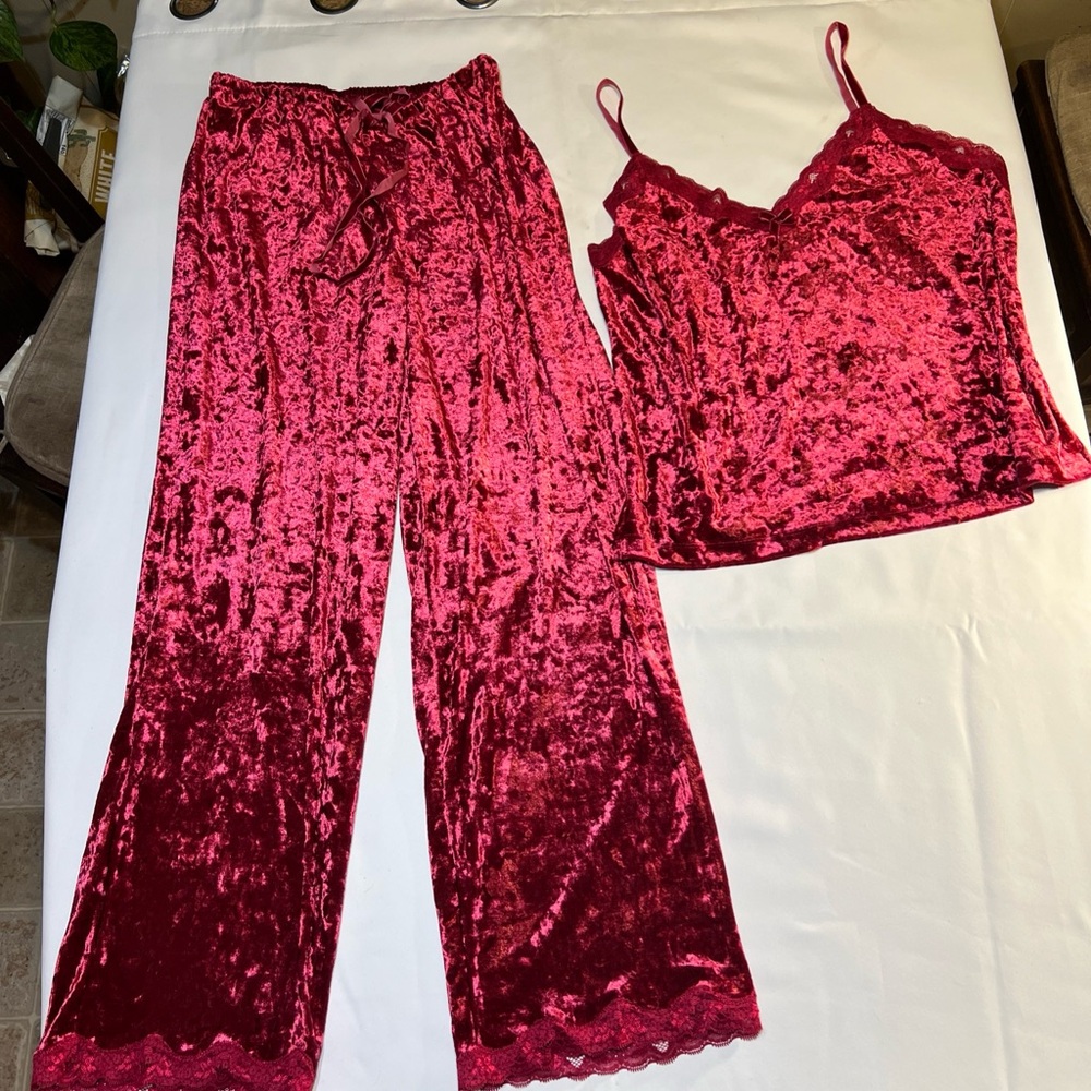George‎ Velvet Red Pajama Set